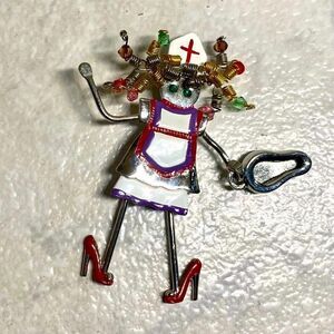 𝅺CARRETE by Ganz Bratz Nurse pin/pendant